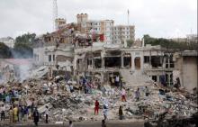 Somali government forces and civilians gather at the scene of an explosion in KM4 street in the Hodan district of Mogadishu, Somalia, October 15, 2017. PHOTO BY REUTERS/Feisal Omar