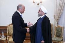 Iran's President Hassan Rouhani (R) welcomes French foreign minister Laurent Fabius in Tehran, July 29, 2015. REUTERS/Handout via Reuters
