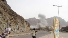 Southern Resistance fighters look as smoke rises from the site of a Saudi-led air strike on a position of Houthi fighters in Yemen's southern port city of Aden, July 16, 2015. PHOTO BY REUTERS/Stringer