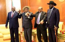 Sudan's President Omar Al-Bashir hold hands with Uganda's President Yoweri Museveni, South Sudan's President Salva Kiir and South Sudan rebel leader Riek Machar during a South Sudan peace meeting as part of talks to negotiate an end to a civil war that broke out in 2013, in Khartoum, Sudan, June 25, 2018. PHOTO BY REUTERS/Mohamed Nureldin Abdallah