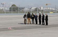 French President Francois Hollande (C), French Defence minister Jean-Yves Le Drian (R) and Foreign Affairs Minister Laurent Fabius (2ndR) walk with former French hostages
