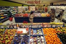 Customers visit the fruit and vegetables department of a Carrefour grocery store in Brussels, September 4, 2014. PHOTO BY REUTERS/Eric Vidal