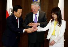 South Korea's Defence Minister Han Min-koo shows U.S. Secretary of Defense James Mattis and Japan's Defence Minister Tomomi Inada how to do a handshake during a trilateral meeting on the sidelines of the 16th IISS Shangri-La Dialogue in Singapore, June 3, 2017. PHOTO BY REUTERS/Edgar Su