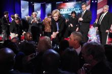 Democratic U.S. presidential candidates fomer Governor Martin O'Malley (L) and former Secretary of State Hillary Clinton (R) shake hands with the audience, January 17, 2016. PHOTO BY REUTERS/Randall Hill
