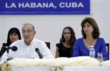 Colombia's lead government negotiator Humberto de la Calle (L) reads a document next to Colombia's Foreign Minister Maria Angela Holguin in Havana, July 12, 2015. PHOTO BY REUTERS/Enrique de la Osa