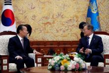 South Korean President Moon Jae-in (R) talks with Toshihiro Nikai, Secretary General of the Japanese Liberal Democratic Party, during their meeting at the Presidential Blue House in Seoul, South Korea, June 12, 2017. PHOTO BY REUTERS/Kim Hong-Ji