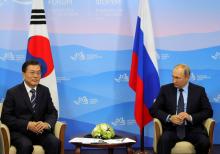 Russian President Vladimir Putin and his South Korean counterpart Moon Jae-in attend a meeting during the Eastern Economic Forum in Vladivostok, Russia, September 6, 2017. PHOTO BY REUTERS/Sputnik/Mikhail Klimentyev/Kremlin