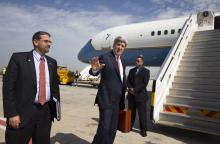 U.S. Secretary of State John Kerry says goodbye to U.S. Ambassador to Israel Daniel Shapiro (L) as he leaves Tel Aviv