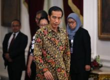 New Indonesian President Joko Widodo walks inside the presidential palace in Jakarta October 21, 2014. PHOTO BY REUTERS/Darren Whiteside