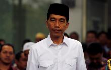 Indonesia's President Joko Widodo walks after Friday prayers at the Presidential palace in Jakarta, October 24, 2014. PHOTO BY REUTERS/Beawiharta