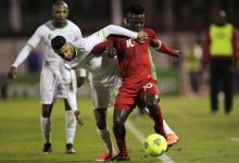 Malawi's Joseph Kamwendo (R) fights for the ball with Algeria's Mahrez Ryad during their African Nations Cup qualifying soccer match at Tchaker Stadium in Blida, October 15, 2014. PHOTO BY REUTERS/Louafi Larbi