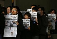 Journalists and editors from Ming Pao hold up front pages of their newspaper during a protest against violence in Hong Kong February 27, 2014, after Wednesday's attack on their former chief editor Kevin Lau. PHOTO BY REUTERS/Bobby Yip