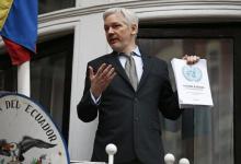 WikiLeaks founder Julian Assange makes a speech from the balcony of the Ecuadorian Embassy, in central London, Britain, February 5, 2016. PHOTO BY REUTERS/Peter Nicholls