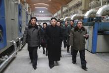 North Korean leader Kim Jong Un (front C) gives field guidance at the Kim Jong Suk Pyongyang Textile Mill in this undated photo released by North Korea's Korean Central News Agency (KCNA) in Pyongyang, December 20, 2014. PHOTO BY REUTERS/KCNA