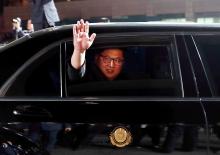 North Korean leader Kim Jong Un (inside a vehicle) bids farewell to South Korean President Moon Jae-in as he leaves after a farewell ceremony at the truce village of Panmunjom inside the demilitarized zone separating the two Koreas, South Korea, April 27, 2018. PHOTO BY REUTERS/Korea Summit Press Pool