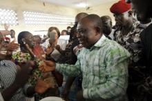 Independent candidate Kouadio Konan Bertin shakes hands with supporters as he arrives at a campaign rally, ahead of the October 25 presidential election, in Abidjan, October 22, 2015. PHOTO BY REUTERS/Luc Gnago