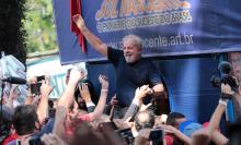 Former Brazilian President Luiz Inacio Lula da Silva is carried by supporters in front of the metallurgic trade union in Sao Bernardo do Campo, Brazil, April 7, 2018. PHOTO BY REUTERS/Leonardo Benassatto
