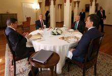Turkey's Prime Minister Ahmet Davutoglu (L), accompanied by Culture and Tourism Minister Omer Celik (R) meets with main opposition Republican People's Party (CHP) leader Kemal Kilicdaroglu (2nd R) as part of their coalition talks in Ankara, Turkey, August 13, 2015. PHOTO BY REUTERS/Halil Sagirkaya