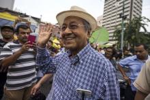 Former Malaysian Prime Minister Mahathir Mohamad (C) waves as he attends a rally organised by pro-democracy group "Bersih" (Clean) near Central Market in Malaysia's capital city of Kuala Lumpur, August 30, 2015. PHOTO BY REUTERS/Athit Perawongmetha