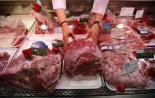 A butcher arranges pieces of meat at his shop in Marseille, France, October 27, 2015. PHOTO BY REUTERS/Jean-Paul Pelissier