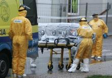 Medical workers in protective clothing arrive at Meixoeiro Hospital, transporting, according to local authorities, a possible new Ebola patient, in Vigo, Spain, October 28, 2015. PHOTO BY REUTERS/Stringer