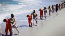 Islamic State militants lead what are said to be Ethiopian Christians along a beach in Wilayat Barqa, in this still image from an undated video made available on a social media website, April 19, 2015. PHOTO BY REUTERS/Social Media Website via Reuters TV