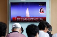 People watch a TV broadcast of a news report on North Korea's ballistic missile test, at a railway station in Seoul, South Korea, July 4, 2017. PHOTO BY REUTERS/Kim Hong-Ji