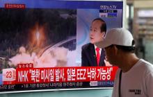 A man watches a TV broadcast of a news report on North Korea's ballistic missile test, at a railway station in Seoul, South Korea, July 4, 2017. PHOTO BY REUTERS/Kim Hong-Ji