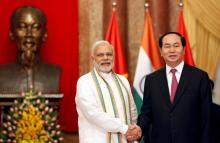 India's Prime Minister Narendra Modi poses for a photo with Vietnam's President Tran Dai Quang in front of a statue of late Vietnamese revolutionary leader Ho Chi Minh at the Presidential Palace in Hanoi, Vietnam, September 3, 2016. PHOTO BY REUTERS/Kham