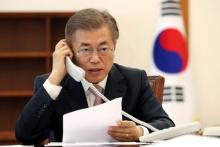 South Korean President Moon Jae-in speaks with Chinese President Xi Jinping by telephone at the Presidential Blue House in Seoul, South Korea in this handout picture provided by the Presidential Blue House and released by Yonhap, May 11, 2017. PHOTO BY REUTERS/Blue House/Yonhap