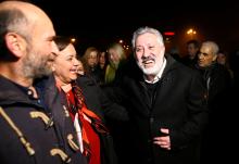 Murat Sabuncu, editor-in-chief of the newspaper Cumhuriyet, is greeted by his friends after being released from the prison in Silivri near Istanbul, Turkey, March 10, 2018. PHOTO BY REUTERS/Huseyin Aldemir