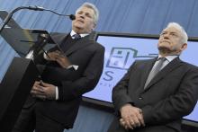 Poland's former President Aleksander Kwasniewski (L) and former Prime Minister Leszek Miller take part in a news conference at Parliament in Warsaw, December 10, 2014. REUTERS/Slawomir Kaminski