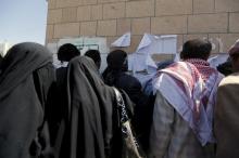 People look for their names on lists of families receiving aid from a food distribution center for poor families in Yemen's capital Sanaa, March 17, 2016. PHOTO BY REUTERS/Khaled Abdullah