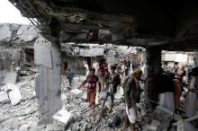 People gather at a building destroyed by Saudi-led air strikes in the northwestern city of Amran, Yemen, September 8, 2016. PHOTO BY REUTERS/Khaled Abdullah