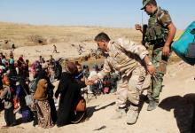 Kurdish Peshmerga forces help people, who fled from their homes in Hawija, as they arrive to be transported to camps for displaced people, in southwest of Kirkuk, Iraq, October 4, 2017. PHOTO BY REUTERS/Ako Rasheed