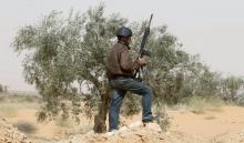 A Tunisian police officer stands guard during an operation to eliminate militants in a village some 50 km (31 miles) from the town of Ben Guerdane, Tunisia, near the Libyan border, March 10, 2016. PHOTO BY REUTERS/Zoubeir Souissi