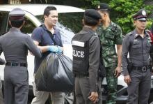 Thai Royal Police officials remove evidence from the site where a suspect of the recent Bangkok blast was arrested, in Bangkok, August 29, 2015. PHOTO BY REUTERS/Chaiwat Subprasom