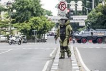A member of the police bomb squad unit approaches the scene of an explosion following an attack on a police box in central Jakarta, January 14, 2016. PHOTO BY REUTERS/M Agung Rajasa