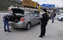 A police officer searches a car during a security control check in Ankara, Turkey, March 17, 2016. PHOTO BY REUTERS/Umit Bektas