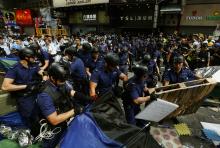 Policemen clear a protest site on the main Nathan Road, which was occupied by pro-democracy protesters for weeks, at Mongkok district in Hong Kong, November 26, 2014. PHOTO BY REUTERS/Bobby Yip