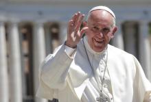 Pope Francis waves as he leads the Wednesday General Audience in Saint Peter's square at the Vatican, May 17, 2017. PHOTO BY REUTERS/Max Rossi