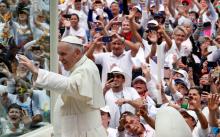 Pope Francis arrives on the popemobile for a holy mass at Enrique Olaya Herrera airport in Medellin, Colombia, September 9, 2017. PHOTO BY REUTERS/Stefano Rellandini