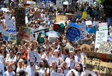 Thousands of children hold placards and chant slogans after they walked out of school in protest against government inaction on climate change in Sydney, Australia, November 30, 2018. PHOTO BY REUTERS/AAP/Dan Himbrechts