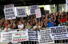 Filipino members of the Iglesia ni Cristo (Church of Christ) or INC display signs during a protest in Manila, August 29, 2015. PHOTO BY REUTERS/Romeo Ranoco