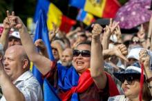 Protesters shout slogans during an anti-government rally, organised by the civic platform "Dignity and Truth" (DA), in central Chisinau, Moldova, September 6, 2015. PHOTO BY REUTERS/Viktor Dimitrov