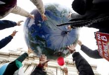 Protesters throw up a globe-shaped balloon during a rally held the day before the start of the 2015 Paris World Climate Change Conference, known as the COP21 summit, in Rome, Italy, November 29, 2015. PHOTO BY REUTERS/Alessandro Bianchi