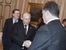Russia's President Vladimir Putin (L) shakes hands with Ukraine's President Petro Poroshenko as he arrives for a meeting on the sidelines of a Europe-Asia summit (ASEM) in Milan, October 17, 2014. PHOTO BY REUTERS/Daniel Dal Zennaro