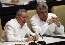 Cuba's President Raul Castro (L) speaks with his first vice-president Miguel Diaz Canel during a session of the National Assembly in Havana, December 20, 2014. PHOTO BY REUTERS/Enrique De La Osa