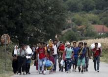 Refugees and migrants approach Greece's border with Macedonia, near the Greek village of Idomeni, September 8, 2015. PHOTO BY REUTERS/Yannis Behrakis