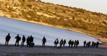 Refugees walk along a beach before trying to travel to the Greek island of Chios from the western Turkish coastal town of Cesme, in Izmir province, Turkey, March 5, 2016. PHOTO BY REUTERS/Umit Bektas